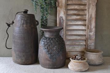 Oude Himachal pot Nepalese kruik met deksel/etnische ketting beschikbaar voor biedingen