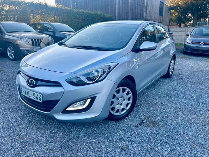 HYUNDAI i30. 1.4 ESSENCE 73.KW. AC. EURO 5B. 53.700.KM., Auto's, Hyundai, Bedrijf, Te koop, i30, Aangepast voor mindervaliden