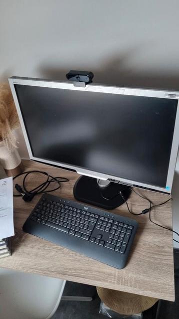 PC-scherm + accessoires  beschikbaar voor biedingen