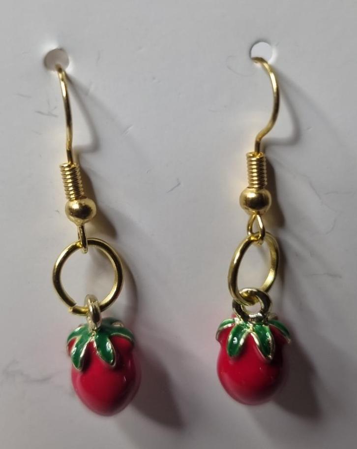 Oorbellen „Strawberry”, Handtassen en Accessoires, Oorbellen, Nieuw, Hangers, Goud, Rood, Ophalen of Verzenden