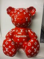 Ours en peluche assis en hommage à LV, Antiquités & Art, Enlèvement ou Envoi