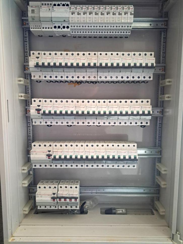 verdeelkast GE Vynckier, Doe-het-zelf en Bouw, Elektriciteit en Kabels, Nieuw, Schakelaar, Ophalen
