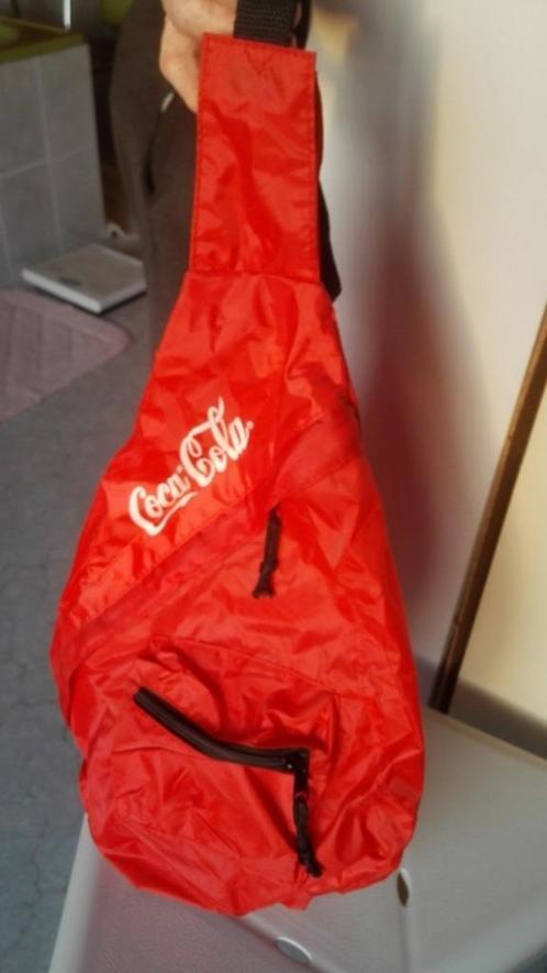 Coca Cola rugzak in driehoek formaat - goede staat, Verzamelen, Merken en Reclamevoorwerpen, Gebruikt, Gebruiksvoorwerp, Ophalen of Verzenden