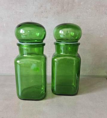 Set van 2 grote vintage groene glazen potten 22 cm beschikbaar voor biedingen