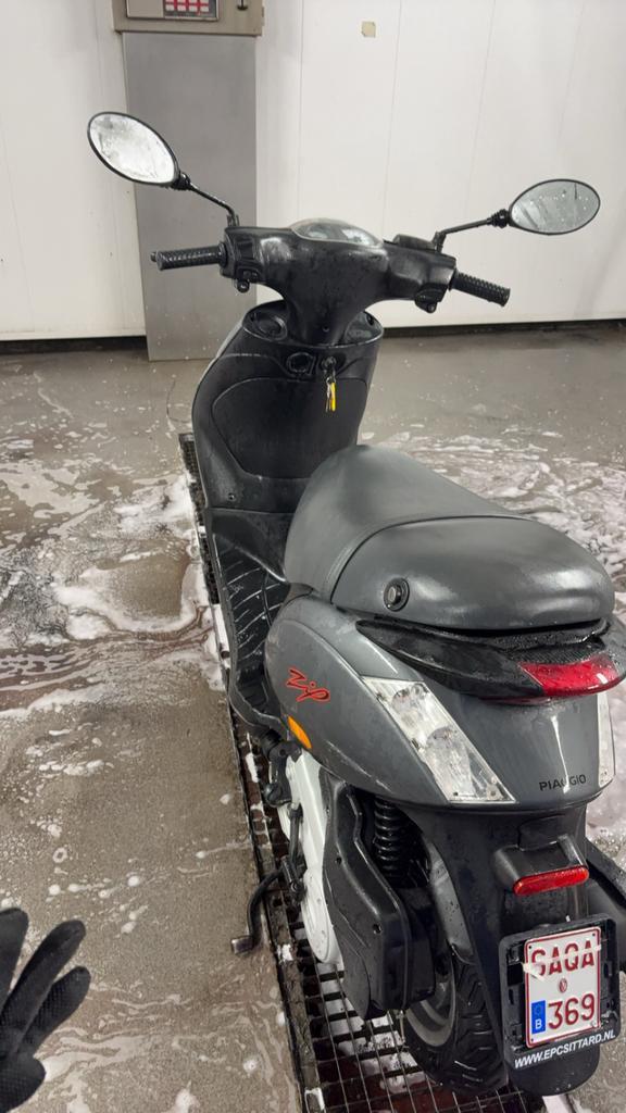 Piagio zip zo goed als nieuw, Vélos & Vélomoteurs, Scooters | Piaggio, Comme neuf, Zip, Classe A (25 km/h), Essence, Enlèvement