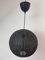 Hanglamp rond-nieuwstaat-met pendel (zwart metaal), Huis en Inrichting, Lampen | Hanglampen, Ophalen, Zo goed als nieuw, Modern, scandinavisch, tijdloos, warm