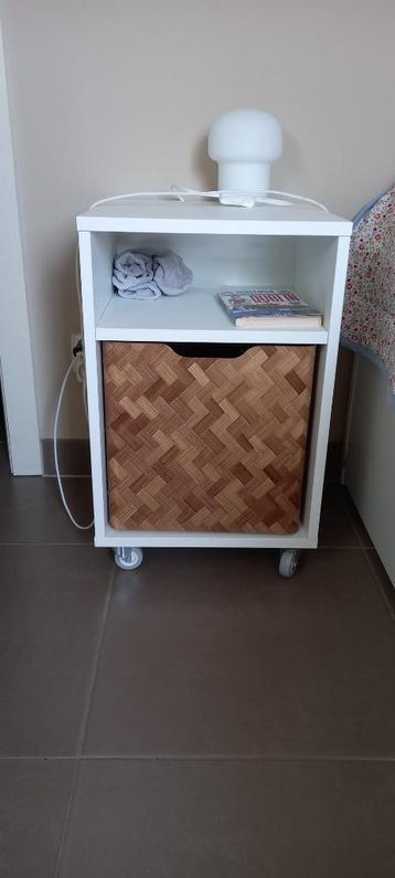 Ikea Vihals nachtkastje met wielen beschikbaar voor biedingen