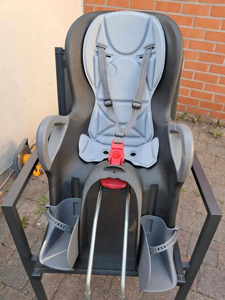 Fietsstoeltje OKBABY met ligfunctie, Fietsen en Brommers, Fietsaccessoires | Fietsstoeltjes, Zo goed als nieuw, Achterzitje, Voetsteuntjes
