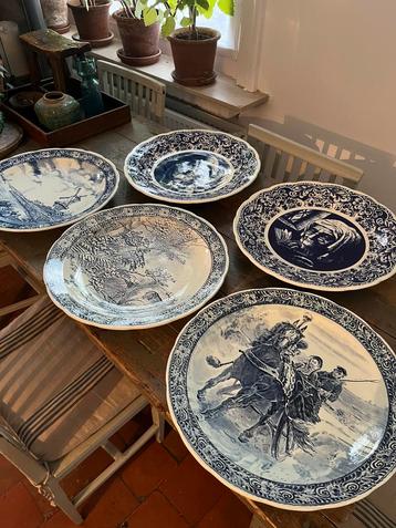 BORDEN WANDBORDEN DELFT BLAUW GROOT MODEL 5 STUKS ZGSTAAT beschikbaar voor biedingen