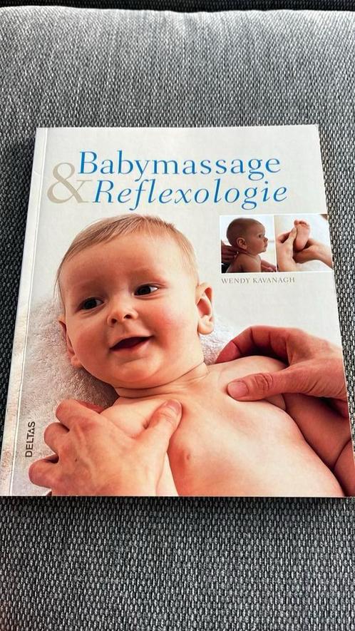 Babymassage en reflexologie - W. Kavanagh, Boeken, Zwangerschap en Opvoeding, Zo goed als nieuw, Ophalen of Verzenden