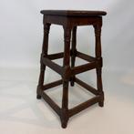 Antieke Engelse eikenhouten kruk, Antiek en Kunst, Antiek | Meubels | Stoelen en Sofa's, Ophalen of Verzenden