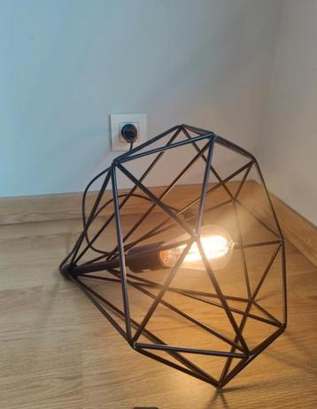 Decoratieve lamp - zwart armatuur + filament lamp peervorm beschikbaar voor biedingen