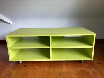 Houten TV meubel op wieltjes beschikbaar voor biedingen