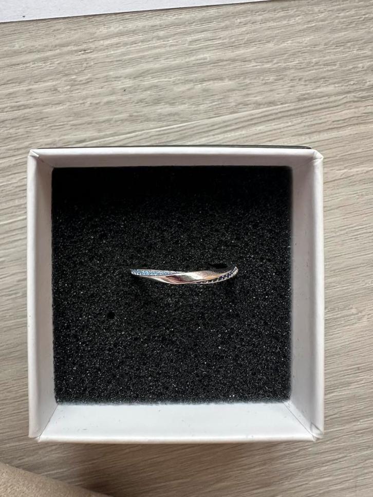 Bague en argent massif 925, Bijoux, Sacs & Beauté, Bracelets à breloques, Neuf, Autres marques, Argent, Avec strass, Enlèvement ou Envoi