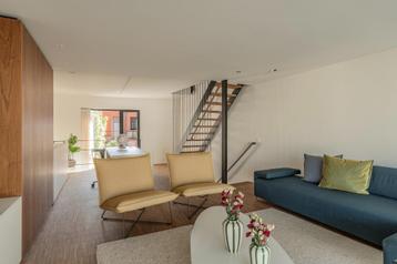 Zetel (Moroso Lowland) + 2 fauteuils + salontafel + lamp beschikbaar voor biedingen