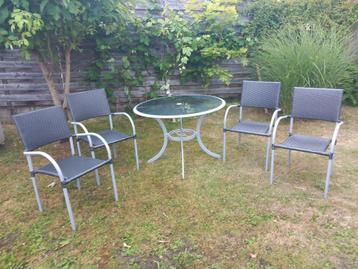 Tuintafel set met 4 stoelen beschikbaar voor biedingen