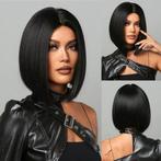 Luxe en sexy pruik zwart kort steil bob model, Handtassen en Accessoires, Verzenden, Nieuw, Pruik of Haarverlenging
