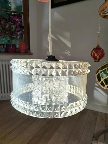 Grote lamp/hanglamp vintage 1970 transparant plastic en glas beschikbaar voor biedingen