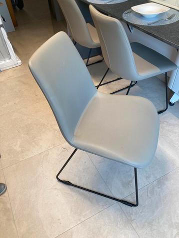 NIEUWE STOELEN  te koop ( 3 stuks ) beschikbaar voor biedingen