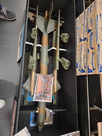Maquettes b-52 beschikbaar voor biedingen