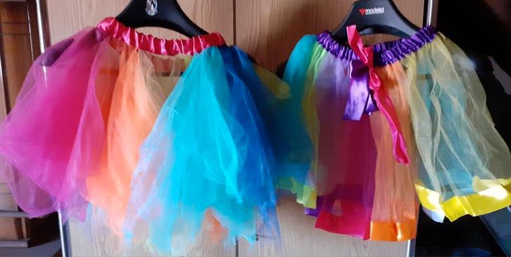 Gekleurde verkleedkleren, Hobby en Vrije tijd, Kostuums, Theaterbenodigdheden en LARP, Gebruikt, Ophalen
