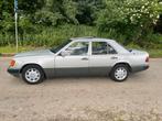 Mercedes 250D oldtimer automatik jaar 1990 toe en ja ctok, Auto's, 4 deurs, Achterwielaandrijving, USB, Mercedes-Benz