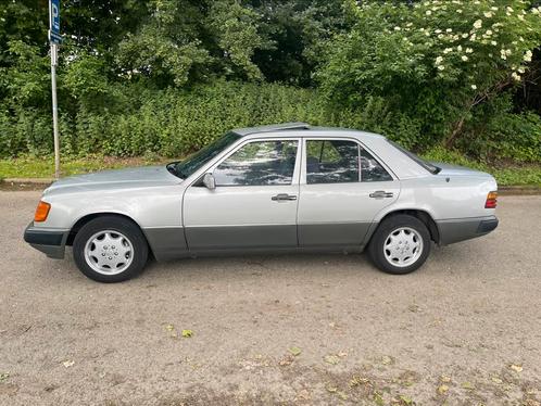 Mercedes 250D oldtimer automatik jaar 1990 toe en ja ctok, Auto's, Oldtimers, Bedrijf, ABS, Alarm, Bluetooth, Boordcomputer, Centrale vergrendeling