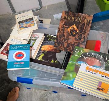 GRATIS - reeks kookboeken beschikbaar voor biedingen