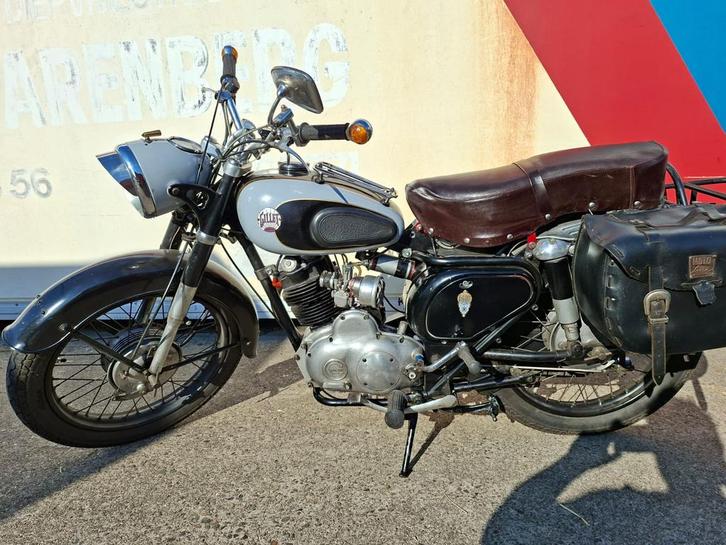 Réparation de gillet 300, Motos, Motos | Oldtimers & Ancêtres, Enlèvement