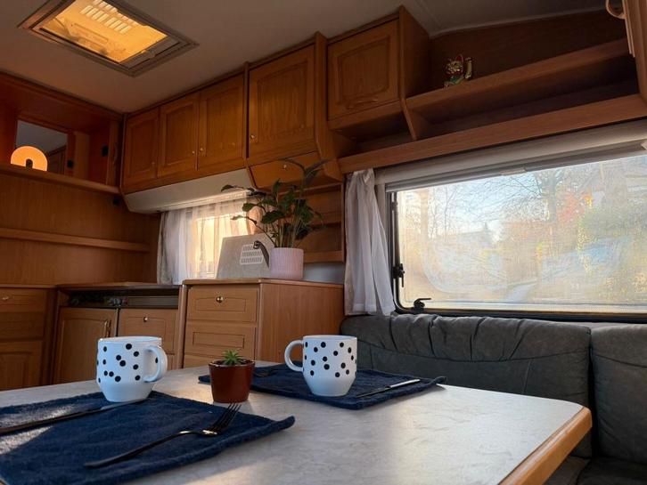 Knaus Azur 495 - Opgeknapt en nieuwe Matras, Caravans en Kamperen, Caravans, Particulier, tot en met 4, 1250 - 1500 kg, Rondzit