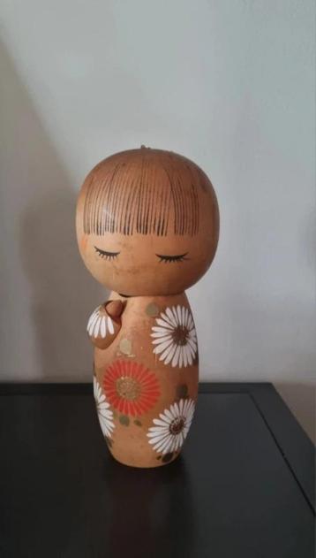 Leuke Hinagiku Kokeshi van vermoedelijk Aoki Ryoka (1931-) beschikbaar voor biedingen