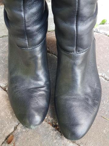 Boots en cuir noir look vintage taille 37