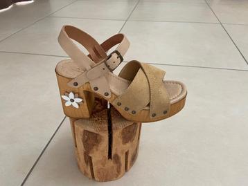 Sandales cuir disponible aux enchères