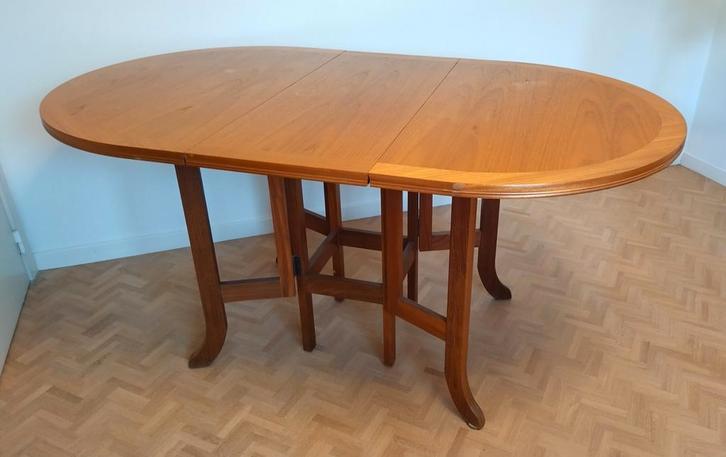 Massief houten vintage tafel. Eenvoudig inklapbaar., Huis en Inrichting, Tafels | Eettafels, Ophalen
