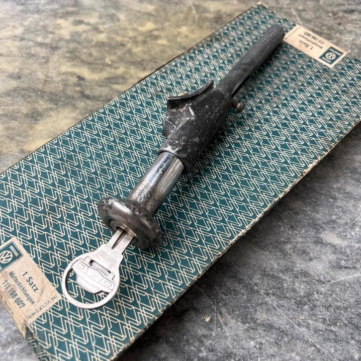 VW Beetle KG Cabriolet motorkap trekvergrendeling, Auto diversen, Auto-accessoires, Gebruikt, Ophalen of Verzenden