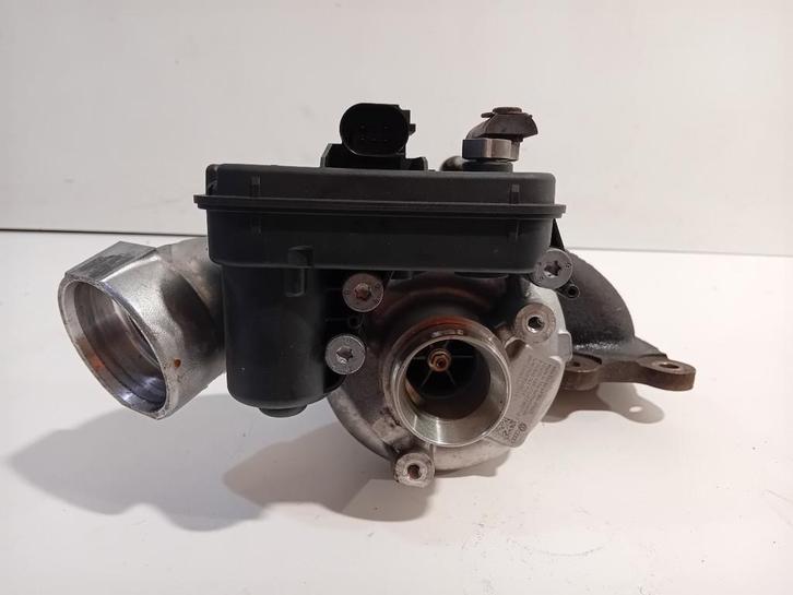 TURBO Volkswagen Touran (5T1) (01-2015/12-2021) (04E145715F), Auto-onderdelen, Motor en Toebehoren, Volkswagen, Gebruikt