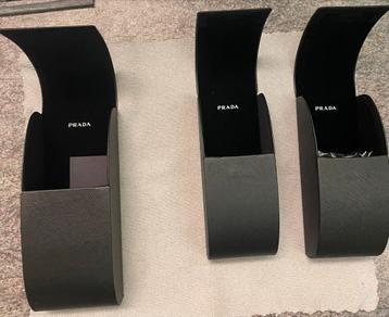 Boites à lunettes  beschikbaar voor biedingen