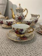 Thee servies goud wit roze paars, Enlèvement