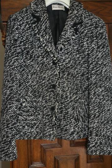 Zwart/wit Jasje beschikbaar voor biedingen