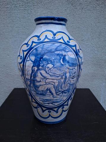 Vase ancien modèle du XVIIe siècle