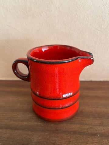 Jasba rood melkkannetje  beschikbaar voor biedingen