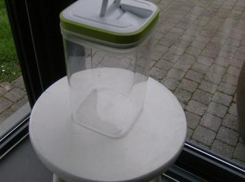 Curver box voor honden voor 4 euro om snacks in te bewaren, Enlèvement