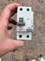 Legrand differentieelschakelaar, Doe-het-zelf en Bouw, Ophalen of Verzenden, Zo goed als nieuw, Schakelaar