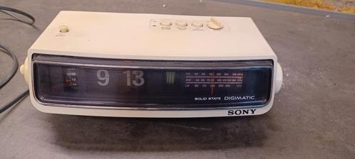 Oude sony wekker radio : made in thaiwan, republic of China, Audio, Tv en Foto, Radio's, Gebruikt, Radio, Ophalen of Verzenden