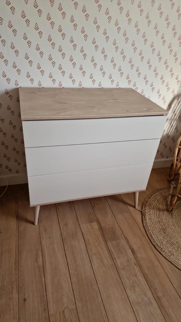 Commode quax flow clay (kast en meegroeibed ook te koop), Kinderen en Baby's, Kinderkamer | Commodes en Kasten, Zo goed als nieuw