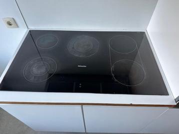 Table de cuisson Miele 86x51 cm disponible aux enchères