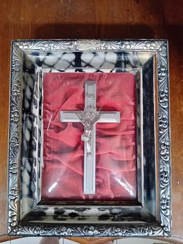 Oud religieus frame in gebogen glas  beschikbaar voor biedingen