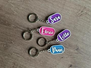 Gepersonaliseerde sleutelhanger met naam beschikbaar voor biedingen