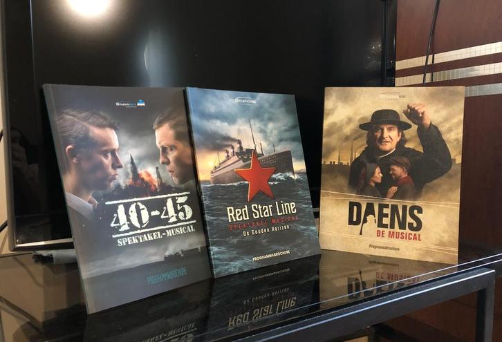 STUDIO 100 - TOP BOEKJES! - DAENS - RED STAR LINE - '40-45', Boeken, Kunst en Cultuur | Dans en Theater, Zo goed als nieuw, Toneel