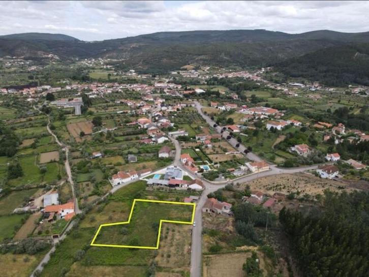 Bouwperceel van 2060m2 vlakbij dorpscentrum en rivierstrand, Immo, Buitenland, Portugal, Kavel of Perceel, Landelijk